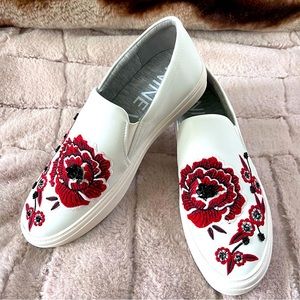 Nine West New White Embroidered Beaded
Floral Onyeka Sneaker Loafers